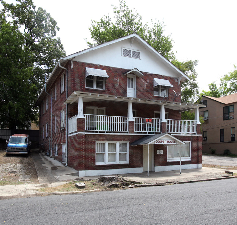 215 Civic St in Hot Springs, AR - Foto de edificio