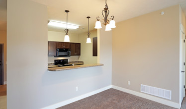 Chantacleer Apartments in Lincoln, NE - Building Photo - Interior Photo