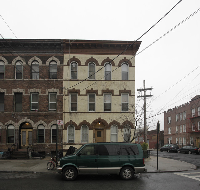 62 Saint Nicholas Ave in Brooklyn, NY - Building Photo - Building Photo