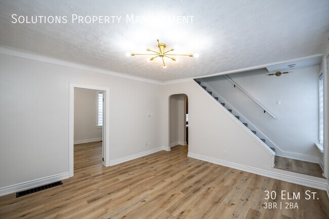 30 Elm St in St Catharines, ON - Building Photo - Building Photo