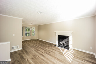 315 Wolf Downs Way in College Park, GA - Foto de edificio - Building Photo