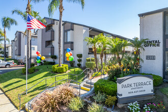 Park Terrace Apartments in Chino, CA - Foto de edificio - Building Photo