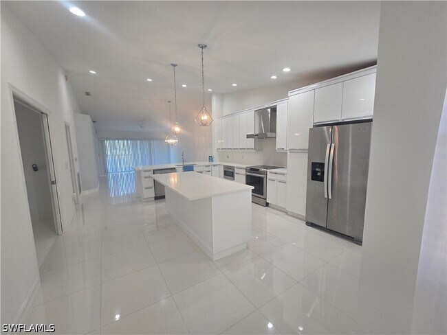 9175 Michael Cir in Naples, FL - Building Photo - Building Photo