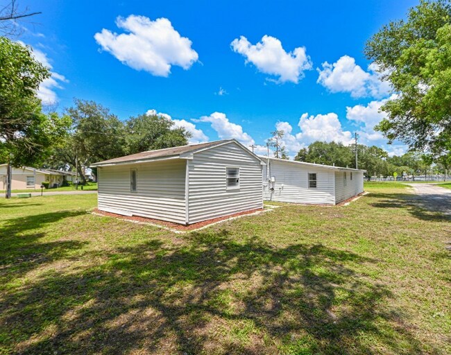 5620 1st St in Zephyrhills, FL - Building Photo - Building Photo