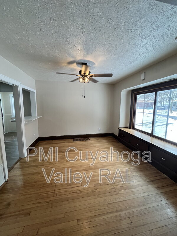 165 Colony Crescent in Akron, OH - Building Photo - Building Photo