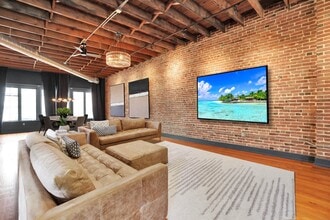 271 S Front St in Memphis, TN - Building Photo - Building Photo