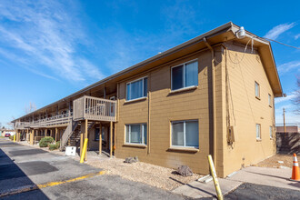 Continental Court Apartments II in Denver, CO - Building Photo - Primary Photo