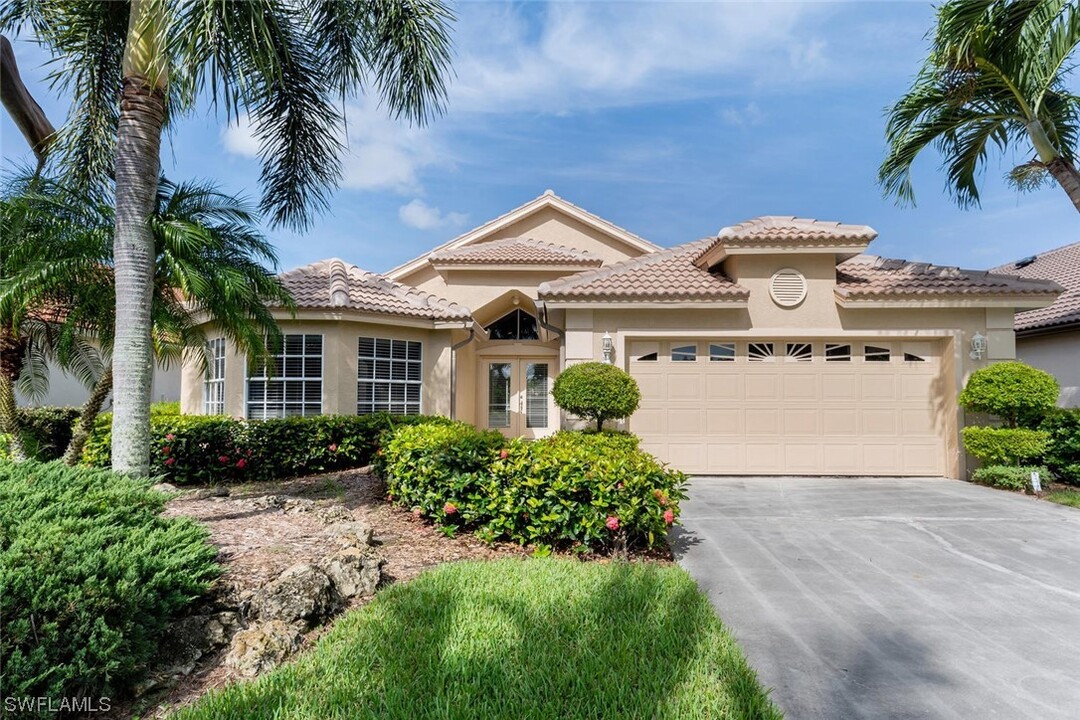 8449 Indian Wells Way in Naples, FL - Building Photo