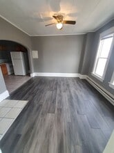 2002 57th St. (8 Unit) in Kenosha, WI - Foto de edificio - Building Photo