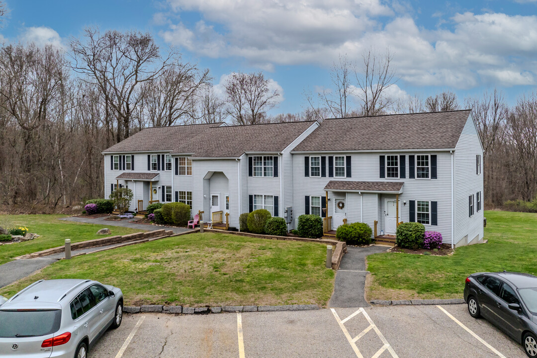 Country Place in Coventry, CT - Building Photo