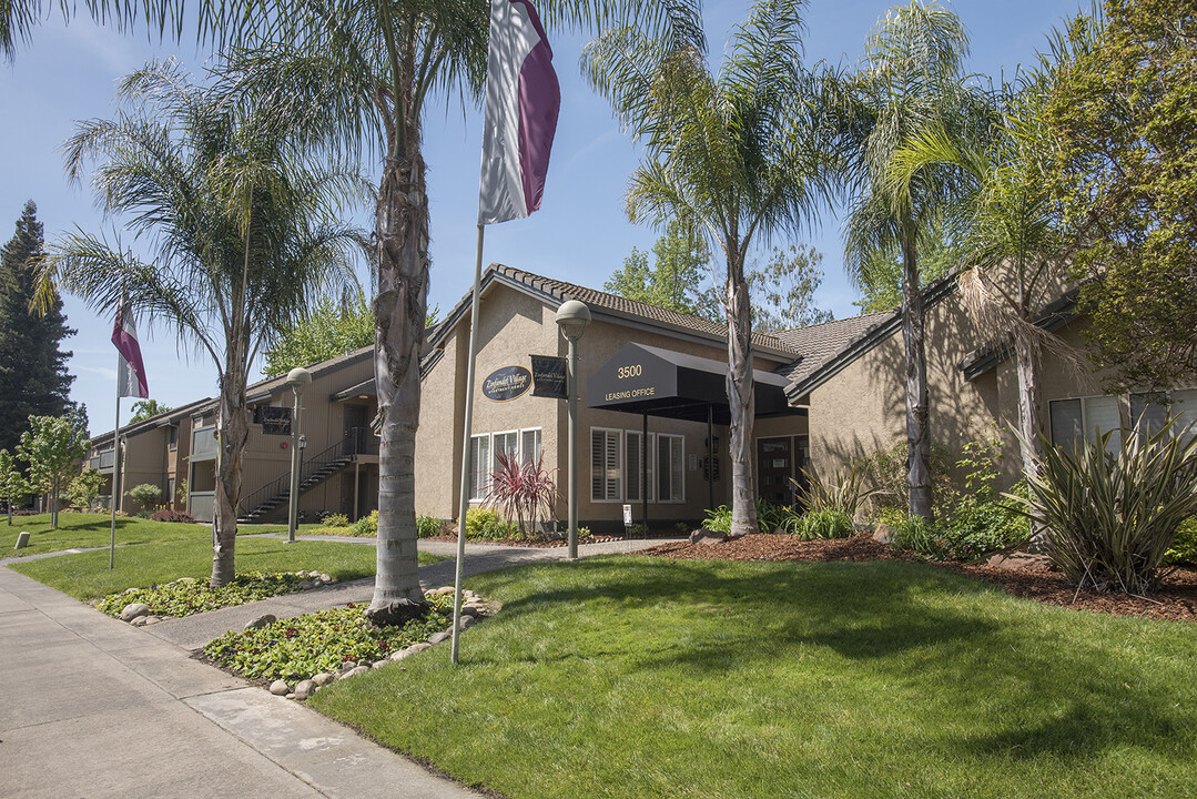 Zinfandel Village Apartments in Rancho Cordova, CA - Foto de edificio