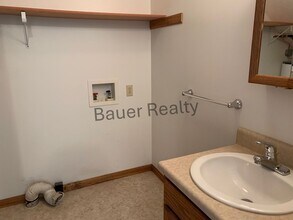 9 Gifford St in Greenwich, OH - Building Photo - Building Photo