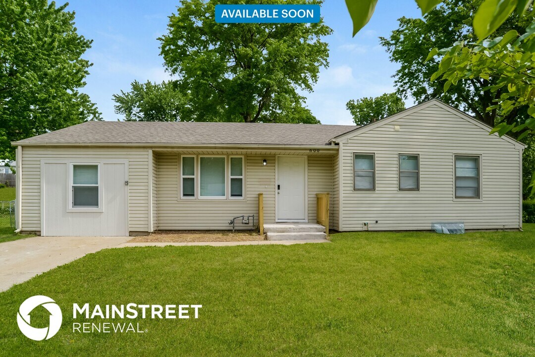 600 W 28 St N in Independence, MO - Building Photo