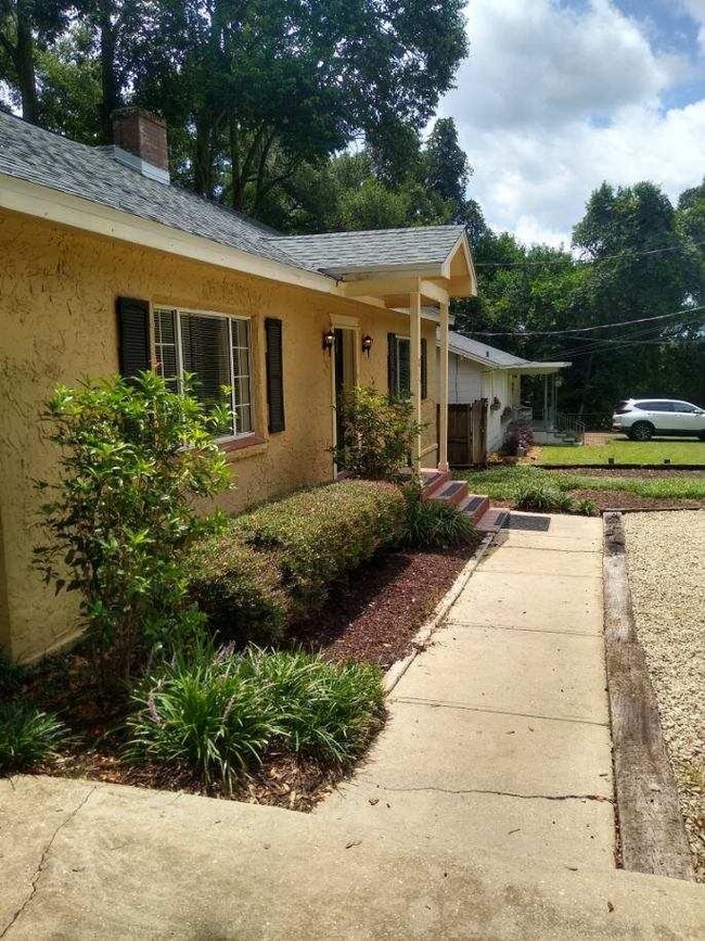 815 Buena Vista Dr in Tallahassee, FL - Building Photo - Building Photo