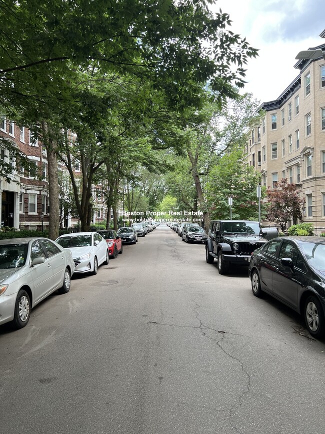 19 Queensberry St in Boston, MA - Building Photo - Building Photo
