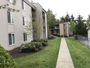 14625 NE 34th St, Unit G13 in Bellevue, WA - Foto de edificio - Building Photo