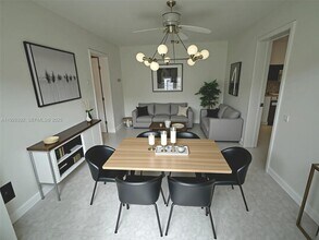 815 Foster Rd in Hallandale Beach, FL - Building Photo - Building Photo