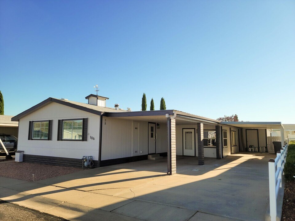 106 N 3950 W in Hurricane, UT - Building Photo