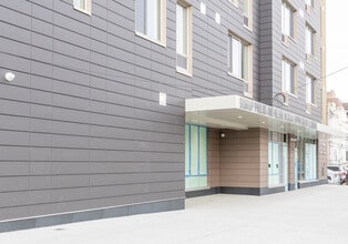 Bishop Philius and Helene Nicolas Senior in Brooklyn, NY - Foto de edificio - Building Photo