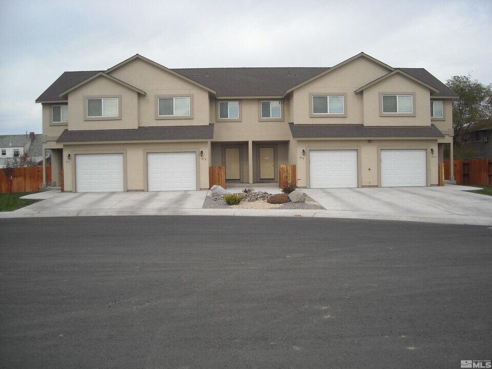 653 Desert Springs Ct in Fallon, NV - Building Photo