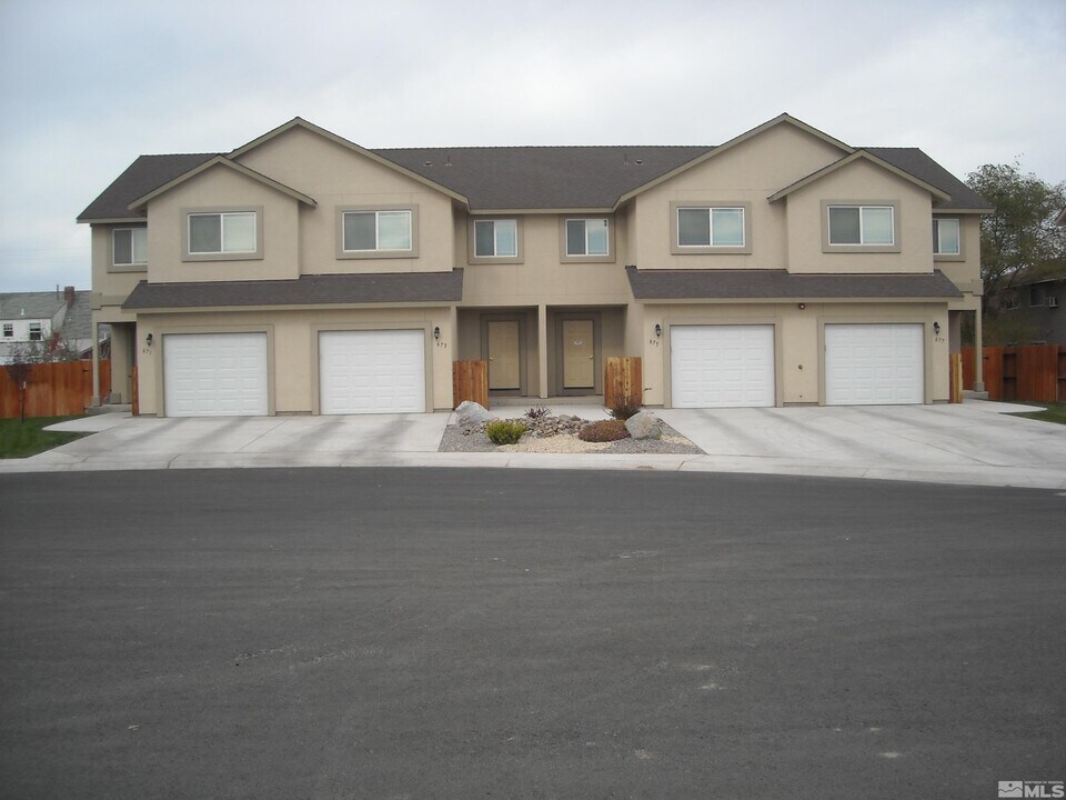 657 Desert Springs Ct in Fallon, NV - Building Photo