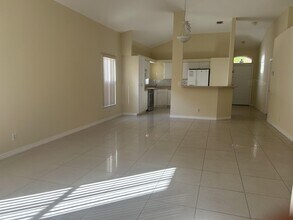 8008 Via Hacienda in Riviera Beach, FL - Building Photo - Building Photo