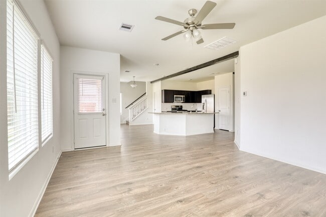 420 Magnolia Ln in Lake Jackson, TX - Building Photo - Building Photo