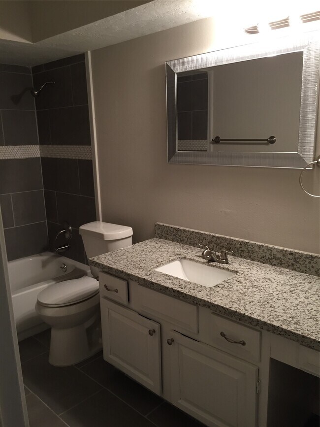 5811 Woodmancote Dr in Humble, TX - Building Photo - Building Photo