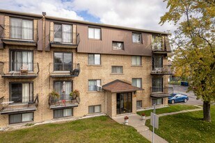 515 Laval Boul in Laval, QC - Building Photo