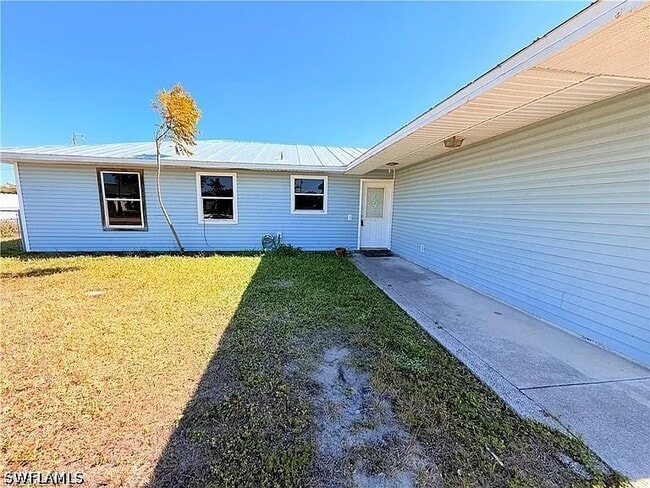 419 NE 16th Pl in Cape Coral, FL - Building Photo - Building Photo