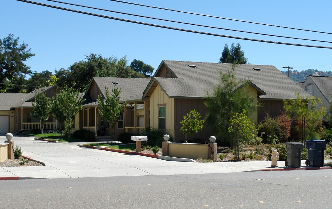 408 N Cloverdale Blvd in Cloverdale, CA - Building Photo