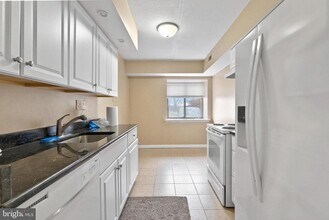 211 James Ct in Evesham, NJ - Building Photo - Building Photo