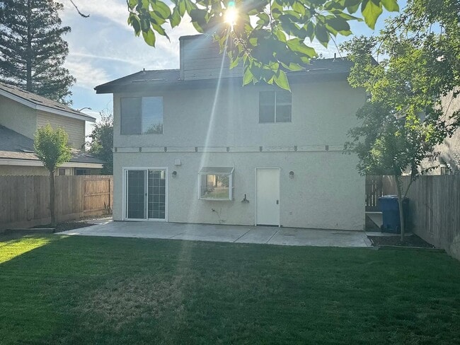9950 N Canyon Creek Ln in Fresno, CA - Building Photo - Building Photo