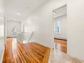 27 Hancock St, Unit 2 in Salem, MA - Building Photo - Building Photo