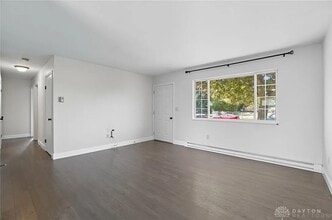 2411 New Castle Dr in Troy, OH - Foto de edificio - Building Photo