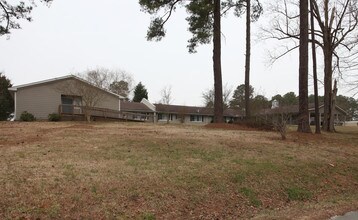 306 S Allen Rd in Wake Forest, NC - Foto de edificio - Building Photo