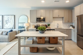 AVRA at RidgeGate Station in Lone Tree, CO - Foto de edificio - Interior Photo