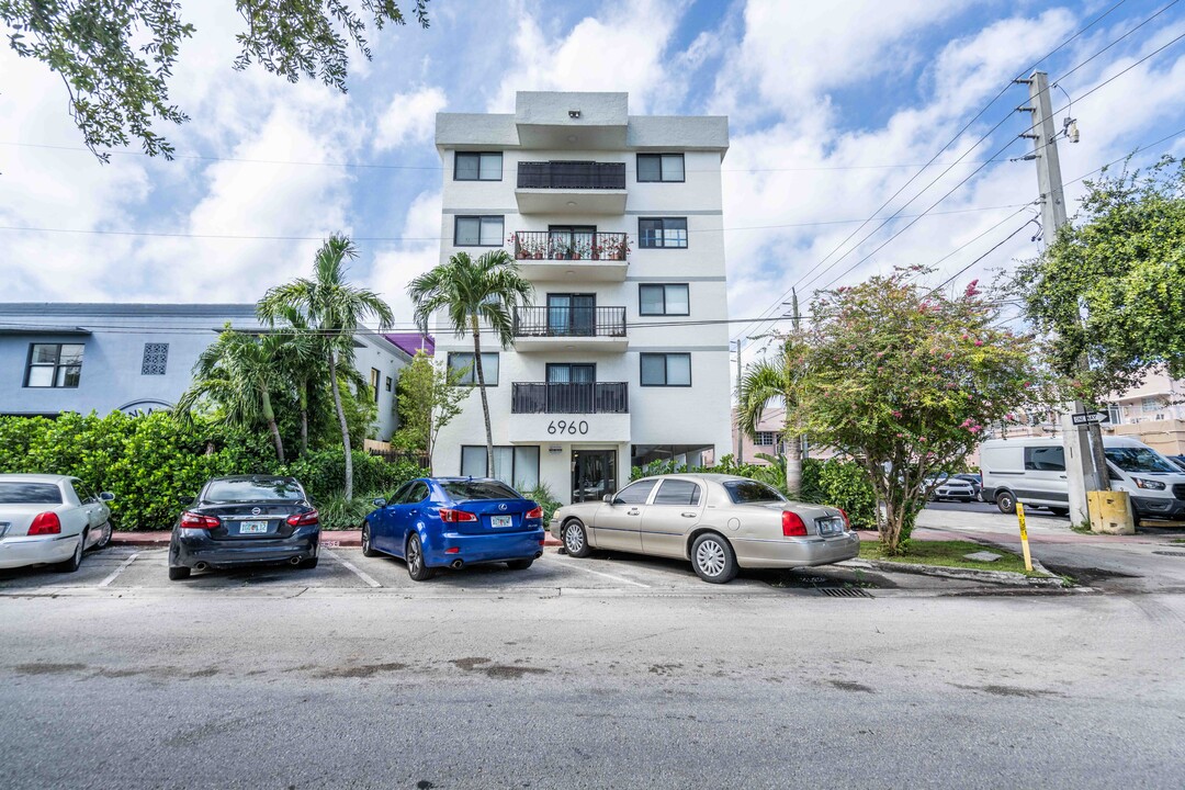 6960 Rue Vendome in Miami Beach, FL - Foto de edificio