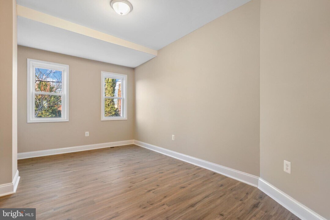 2124 E Hoffman St Photo