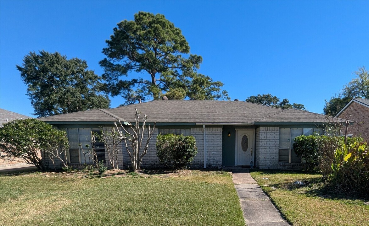 17602 Crestline Rd in Humble, TX - Building Photo