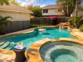 15922 Cutten Rd in Houston, TX - Building Photo