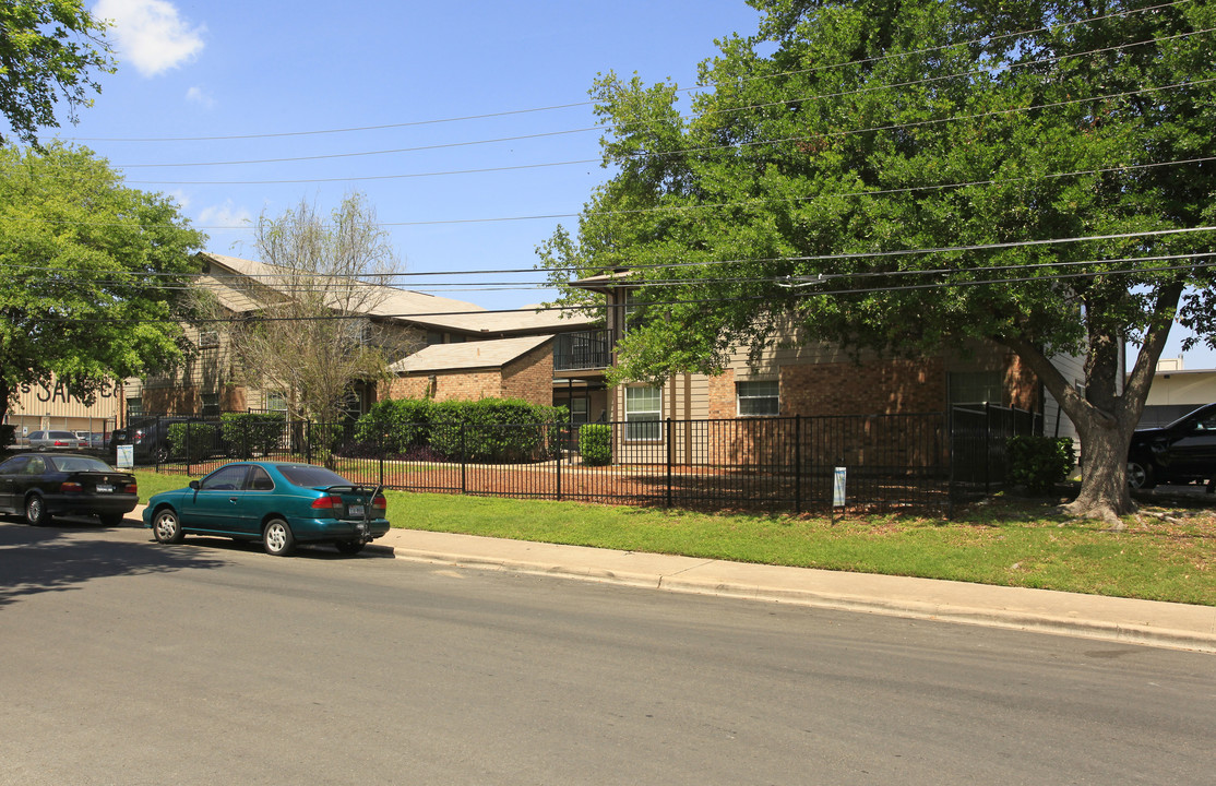 Nelray Apartments in Austin, TX - Building Photo