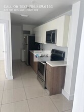 821 SW 18th Ave in Miami, FL - Foto de edificio - Building Photo