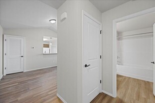 6405G Chapel Hill Blvd in Pasco, WA - Building Photo