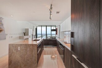 3131 NE 7th Ave, Unit # 4802 in Miami, FL - Building Photo - Building Photo
