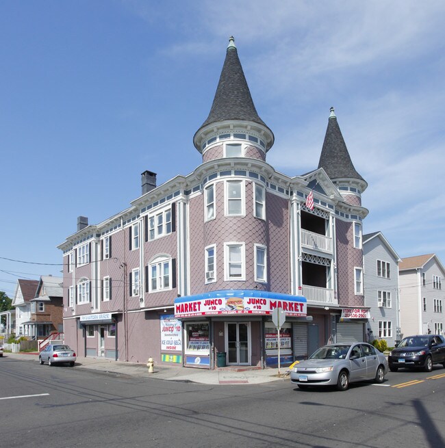 743-749 Arctic St in Bridgeport, CT - Building Photo - Building Photo