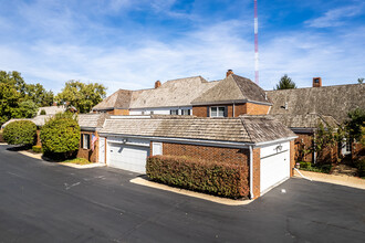 Corinth Downs Compton Court in Prairie Village, KS - Building Photo - Building Photo