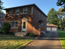 2881 Chamberlain Rd, Unit Upper in Fairlawn, OH - Building Photo