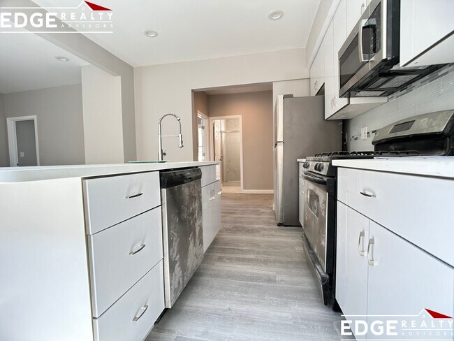 44 Long Ave, Unit 1 in Boston, MA - Foto de edificio - Building Photo