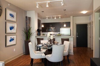 1404 W Gray St in Houston, TX - Building Photo - Building Photo